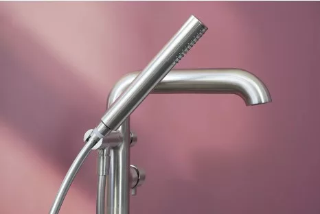 Kádtöltő csaptelep, Deanta Silia szabadonálló, zuhanyszettel, szálcsiszolt acél BQS_F17M