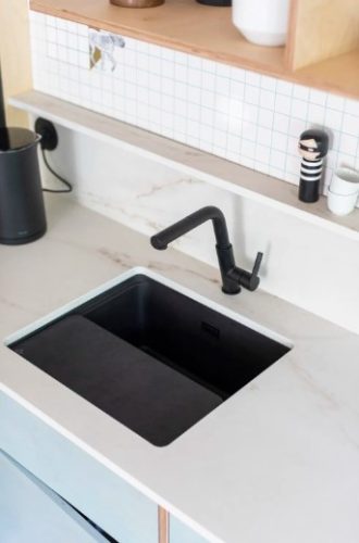 Mosogató csaptelep, Deante Silia kihúzható kifolyóval, fekete BQS_N73M