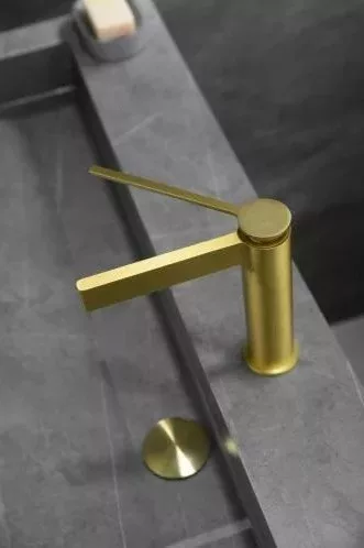 Mosdó csaptelep, Arezzo design Elegant mosdó csaptelep, szálcsiszolt arany AR-5095BG