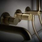 Falba süllyesztett csaptelep, Deante Silia Hexa kádtöltő, szálcsiszolt arany BHS_R18P